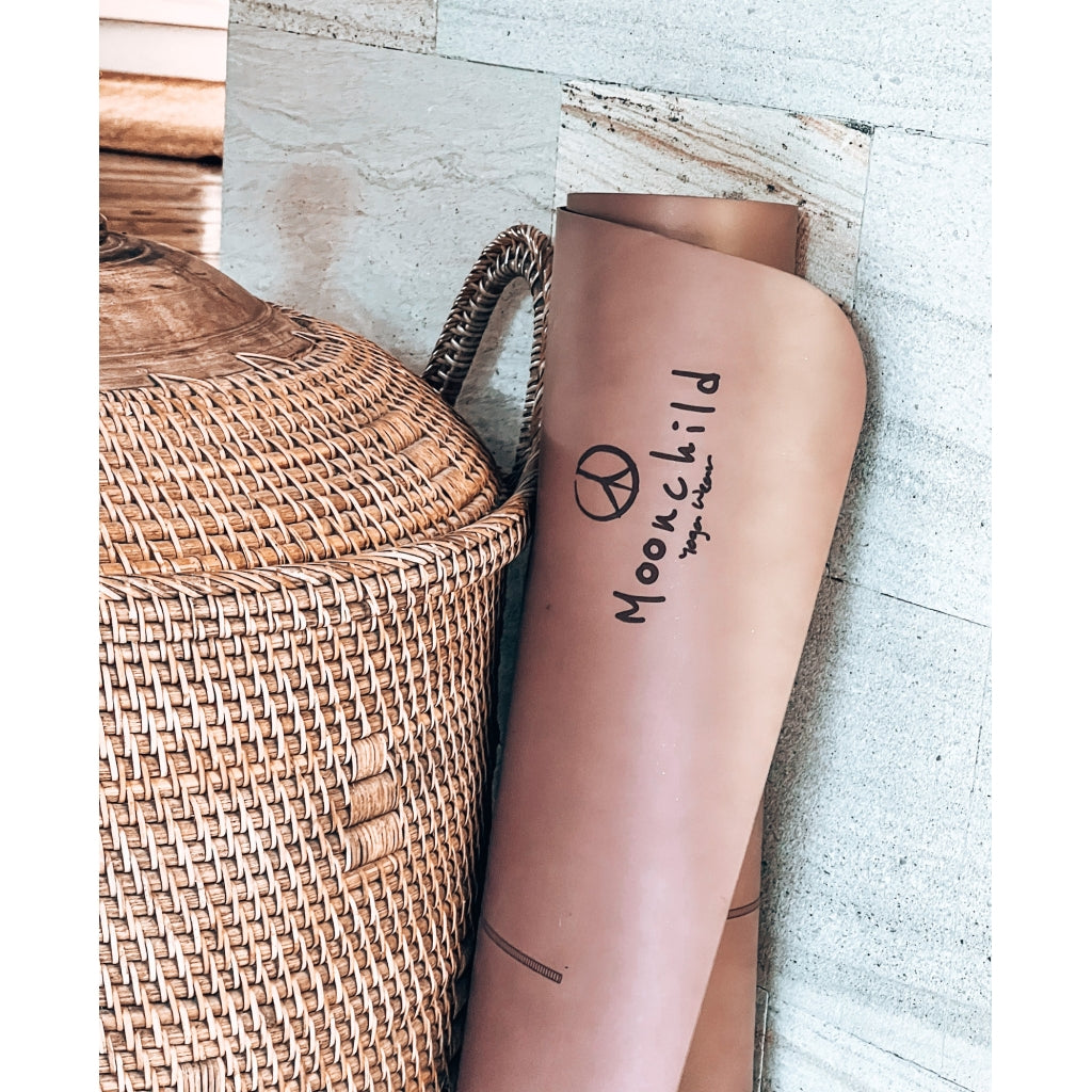 The Moon Yoga prsostirka od prirodne gume i veganskog PU
