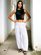 Bijele pamučne boho hlače s velikim bočnim džepovima