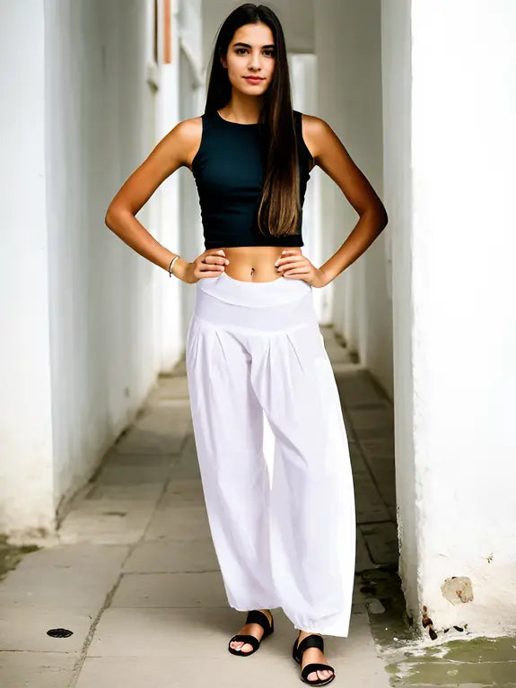 Bijele pamučne boho hlače s velikim bočnim džepovima