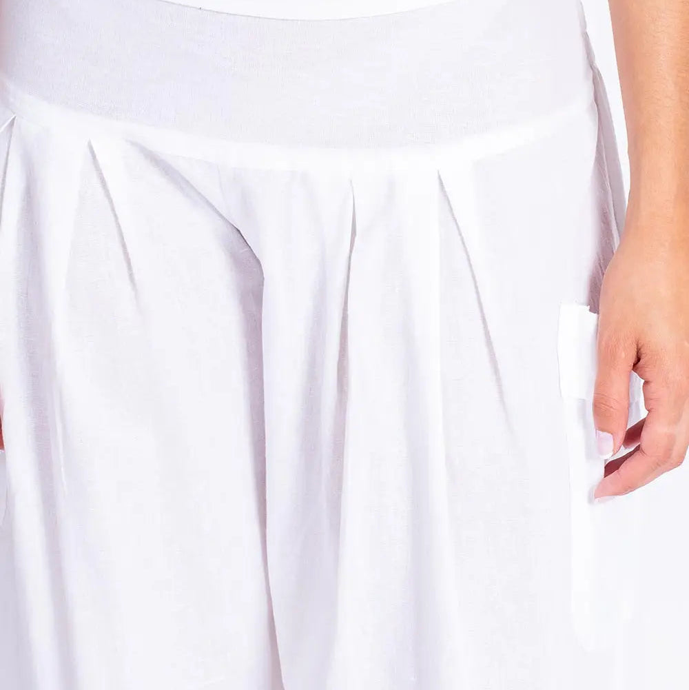 Bijele pamučne boho hlače s velikim bočnim džepovima