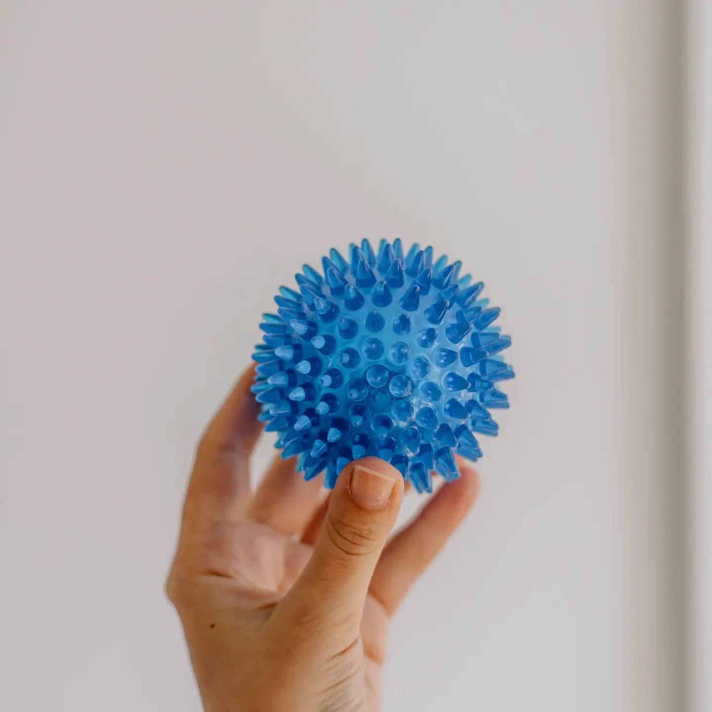 Šarene masažne loptice različite boje i veličine