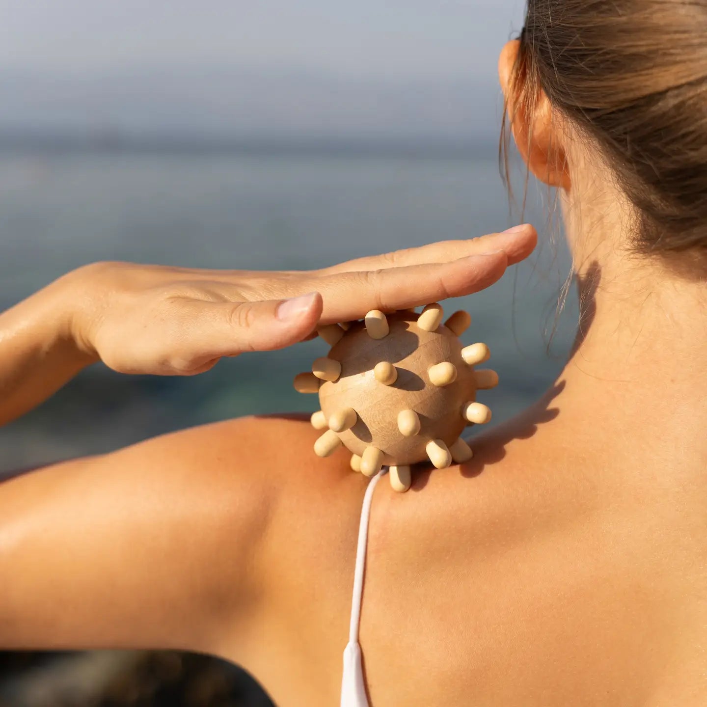 Masažna loptica za ruke i tijelo od drveta lotusa