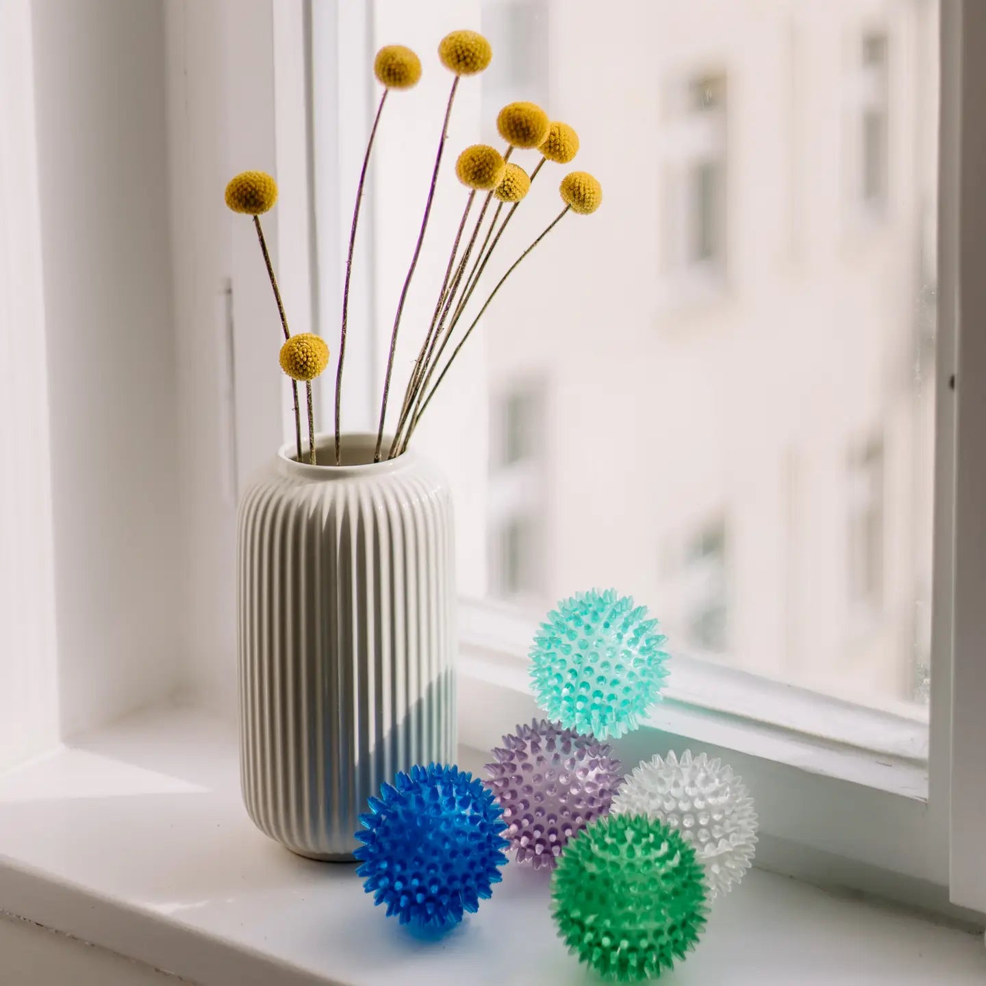 Šarene masažne loptice različite boje i veličine